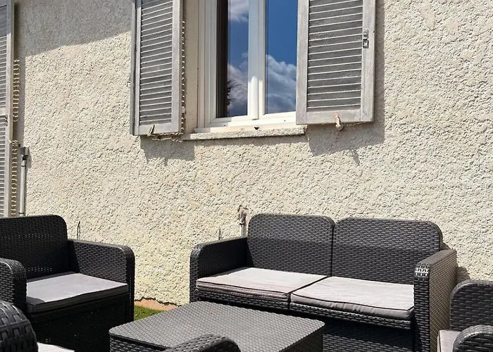 Agreable Maison Ensoleillee Avec Piscine